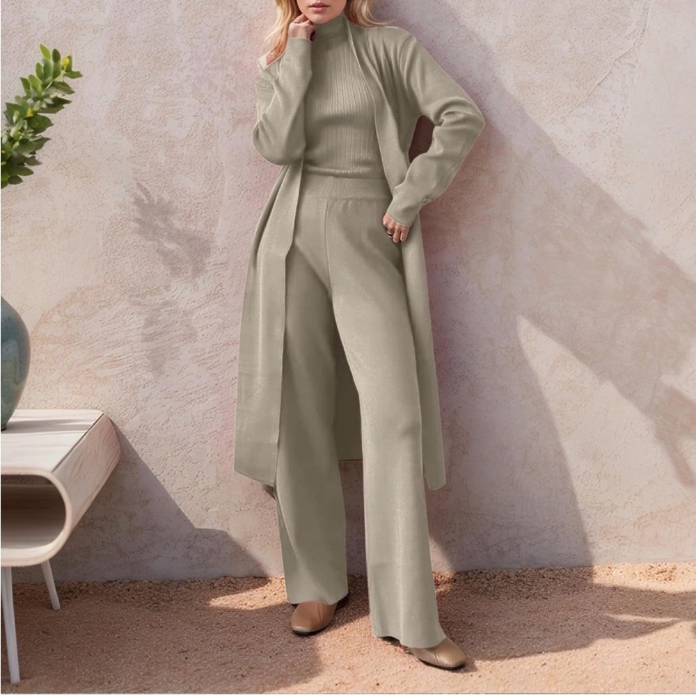 NWOT Womens 3 piece knit lounge set